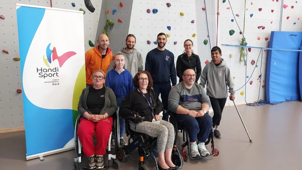 groupe ayant participé à un Jeudi Adultes pour faire de l'escalade